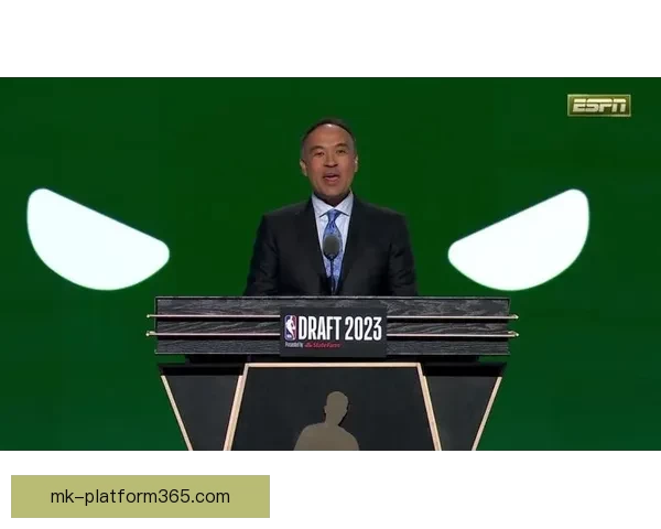 22岁新秀力压状元大热轰出26+9美记质疑选秀顺位低